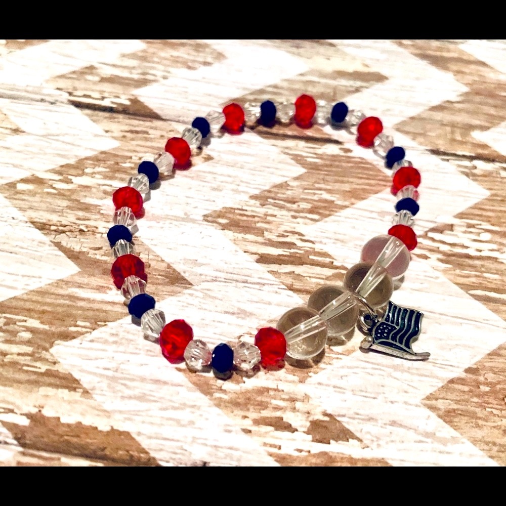 Red-white-Blue, beaded bracelet with charm, new